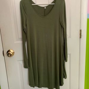Knee-length long sleeve green dress